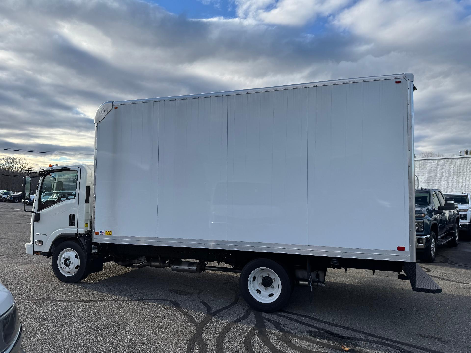 2024 Chevrolet Low Cab Forward 4500 Vehicle Photo in SOUTH PORTLAND, ME 04106-1997