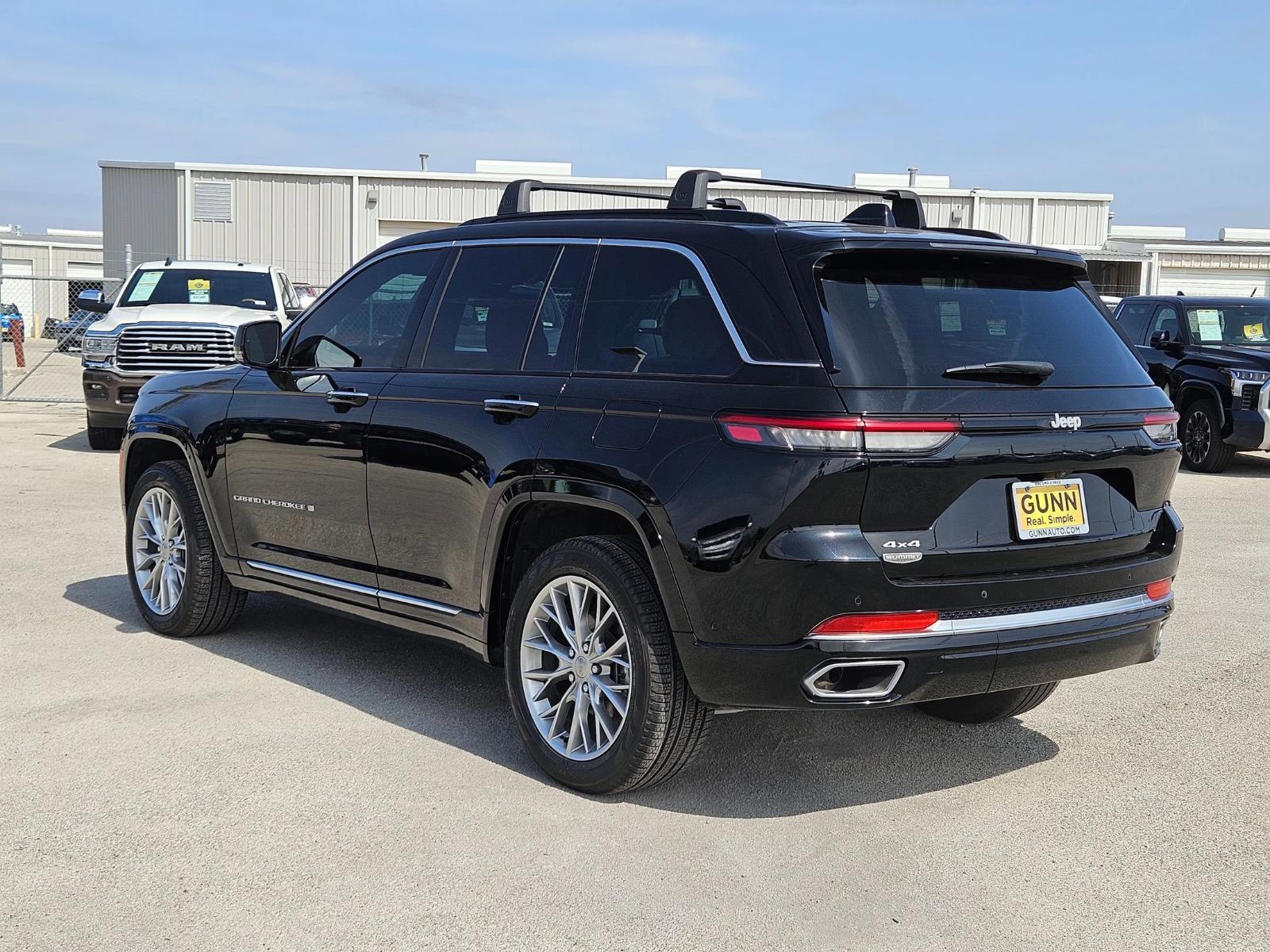 2024 Jeep Grand Cherokee Vehicle Photo in Seguin, TX 78155