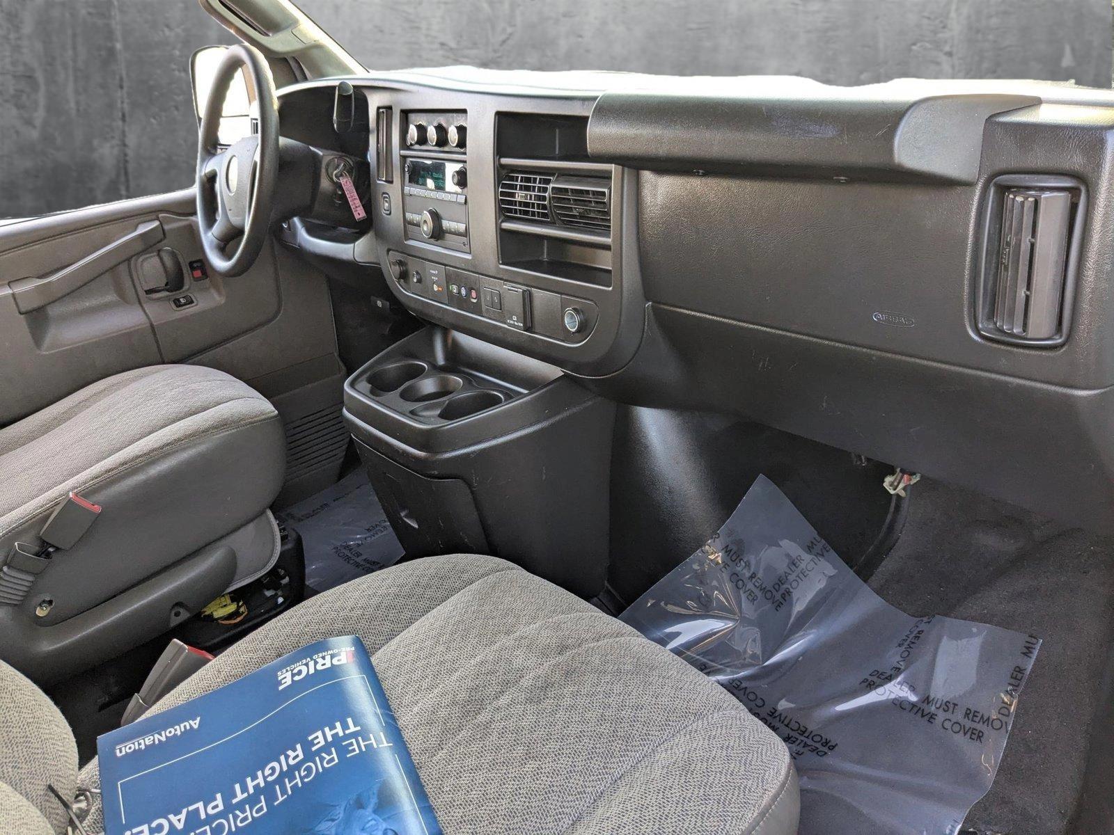 2020 Chevrolet Express Passenger 3500 Vehicle Photo in MIAMI, FL 33134-2699