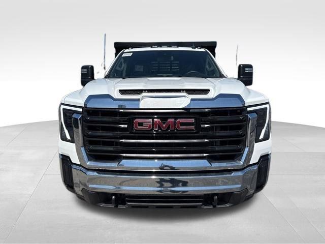 2025 GMC Sierra 3500 HD Chassis Cab Vehicle Photo in MEDINA, OH 44256-9631
