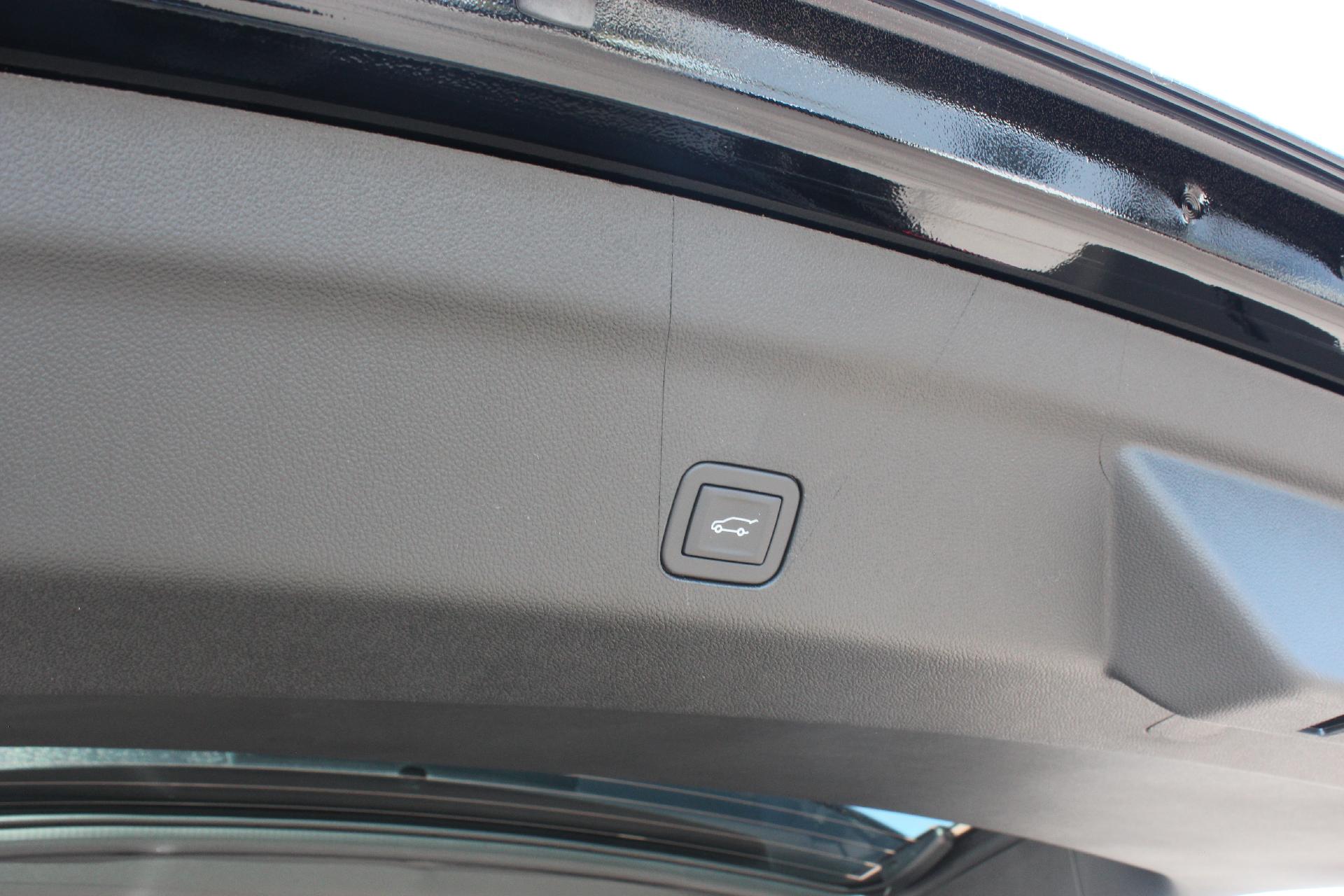 2025 GMC Yukon XL Vehicle Photo in AURORA, CO 80012-4011
