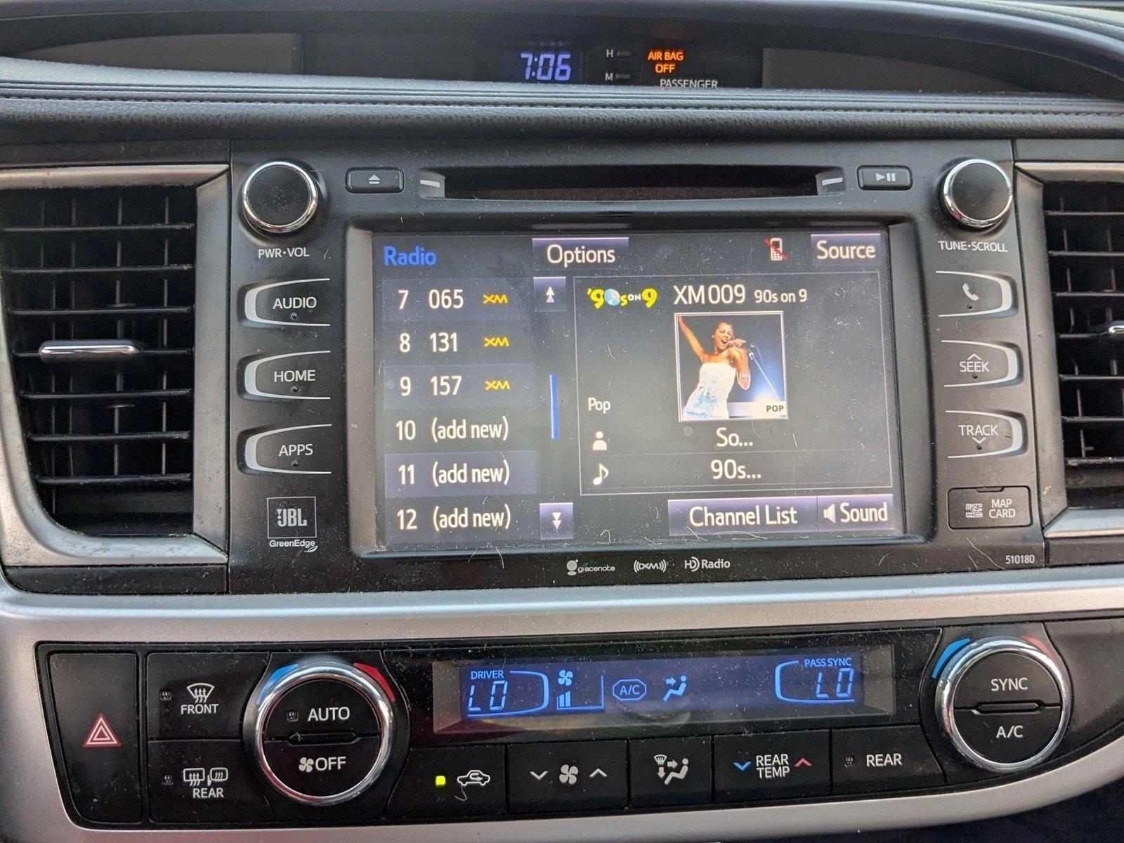 2017 Toyota Highlander Vehicle Photo in PEMBROKE PINES, FL 33024-6534