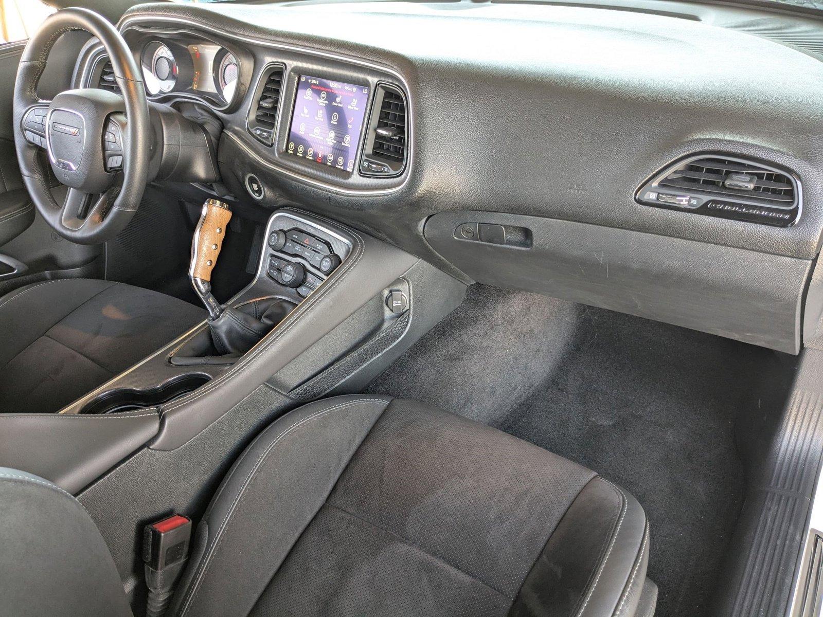 2017 Dodge Challenger Vehicle Photo in Valencia, CA 91355