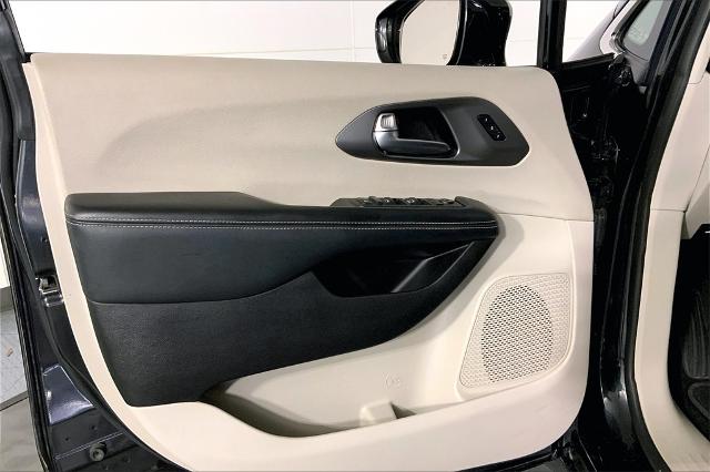 2022 Chrysler Pacifica Vehicle Photo in Lees Summit, MO 64086