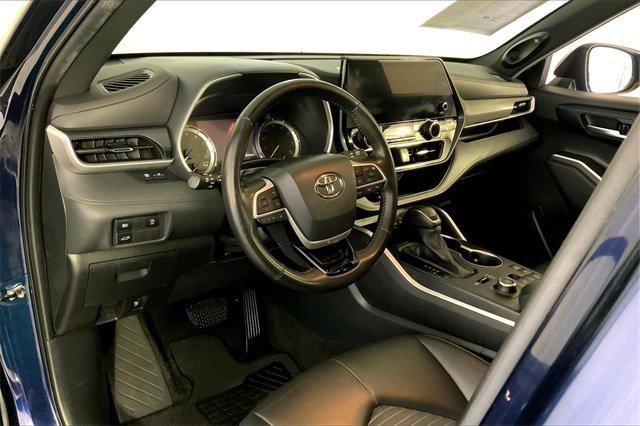 2023 Toyota Highlander Vehicle Photo in KANSAS CITY, MO 64114-4545