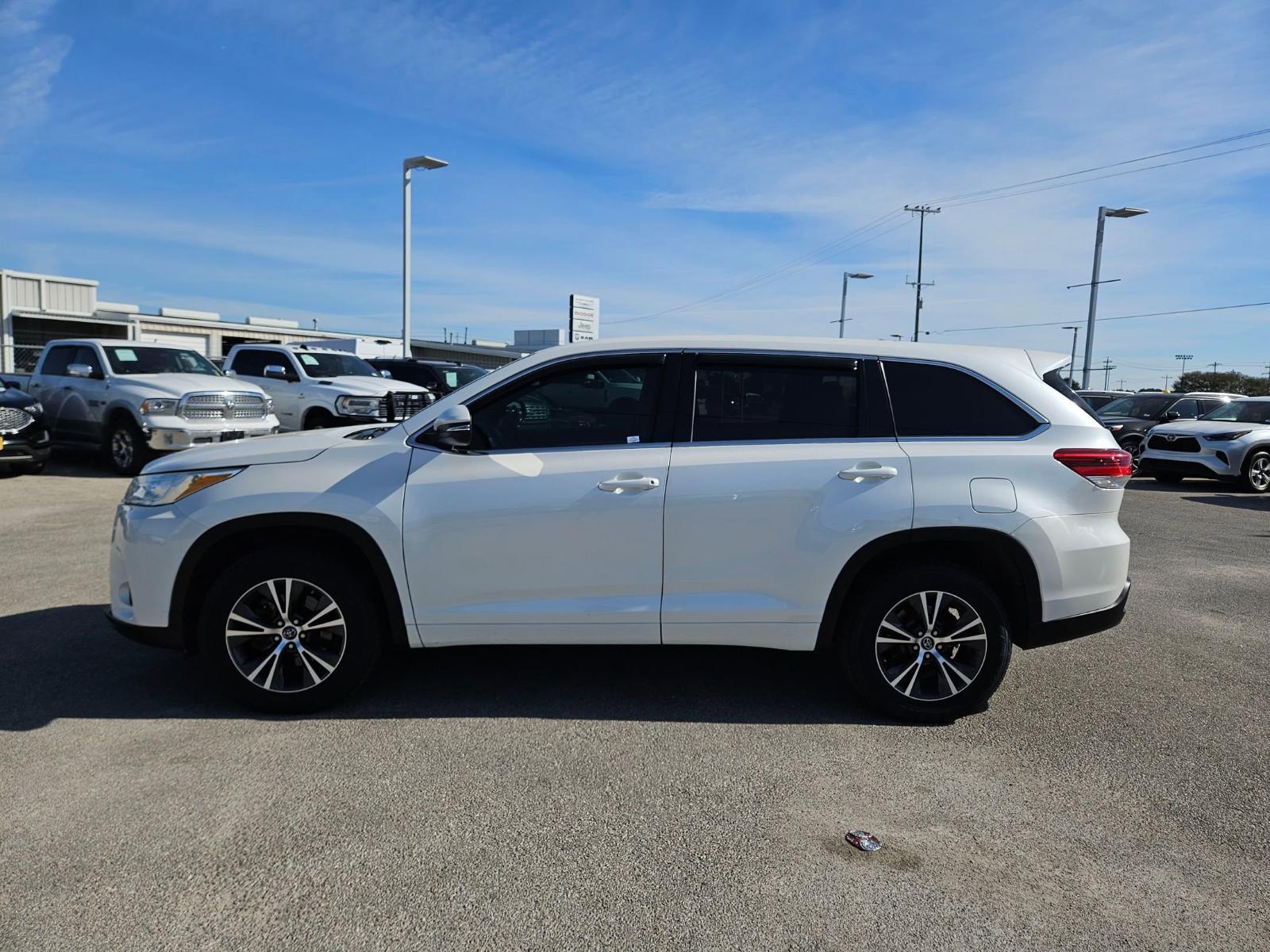 2017 Toyota Highlander Vehicle Photo in Seguin, TX 78155