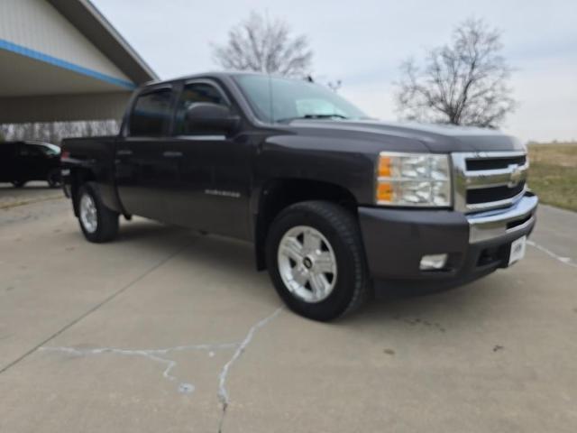 Used 2011 Chevrolet Silverado 1500 LT with VIN 3GCPKSE31BG279755 for sale in Trenton, IL