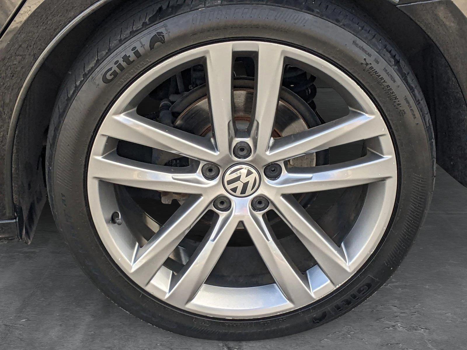 2018 Volkswagen Passat Vehicle Photo in PEMBROKE PINES, FL 33024-6534