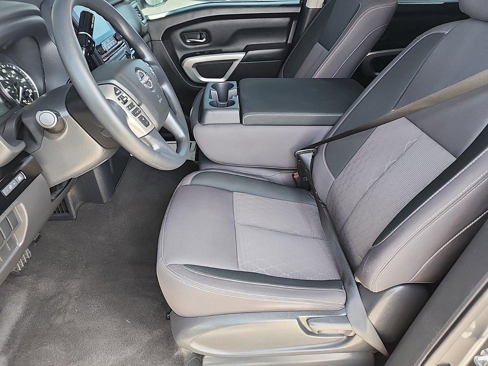2024 Nissan Titan Vehicle Photo in Albuquerque, NM 87110