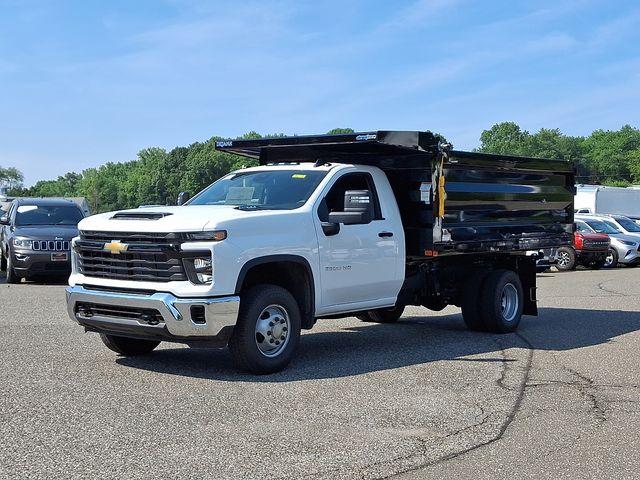 2025 Chevrolet Silverado 3500 HD Chassis Cab Vehicle Photo in DANBURY, CT 06810-5034
