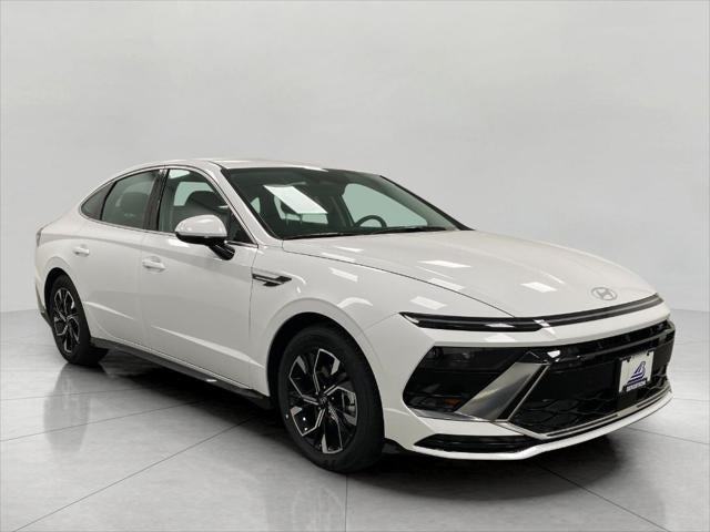 2025 Hyundai SONATA Vehicle Photo in Neenah, WI 54956