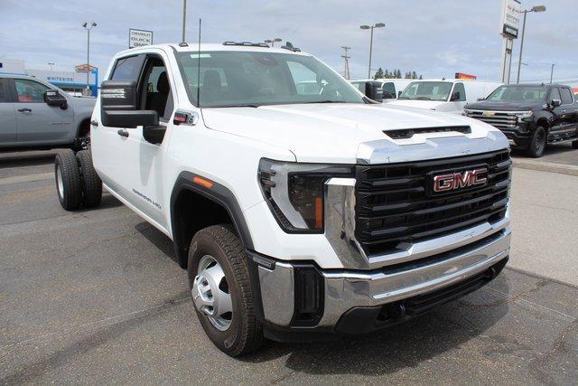 2024 GMC Sierra 3500 HD Chassis Cab Vehicle Photo in SAINT CLAIRSVILLE, OH 43950-8512