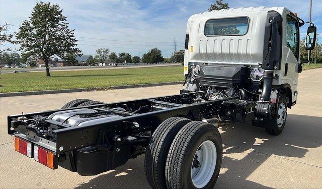 2025 Chevrolet Low Cab Forward 3500 Vehicle Photo in TOPEKA, KS 66609-0000