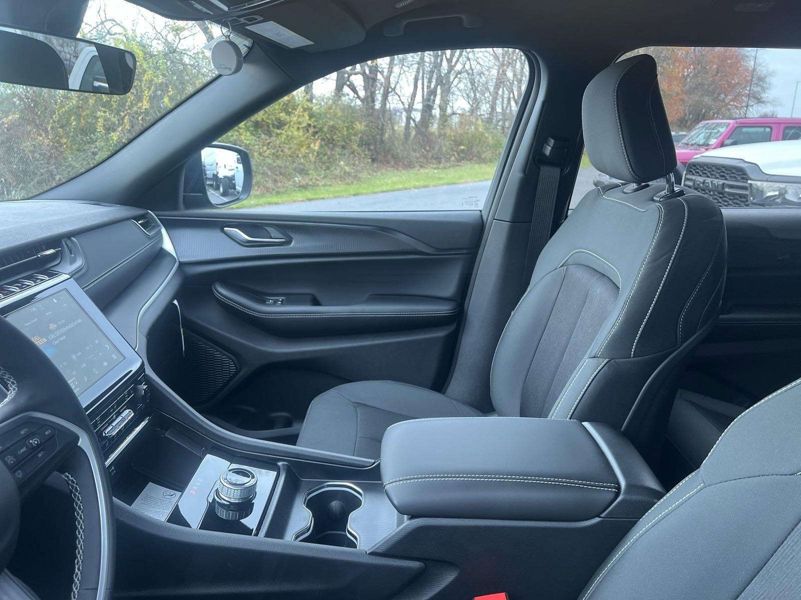 2025 Jeep Grand Cherokee L Vehicle Photo in Mechanicsburg, PA 17050-1707