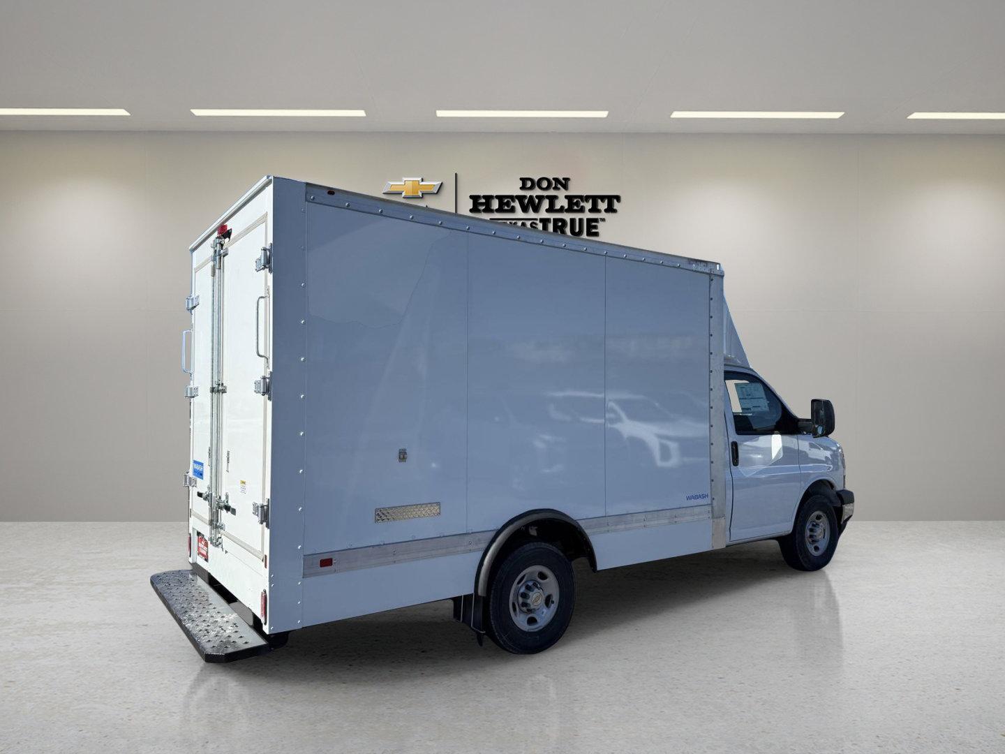 2024 Chevrolet Express Cutaway 3500 Vehicle Photo in GEORGETOWN, TX 78626-7508