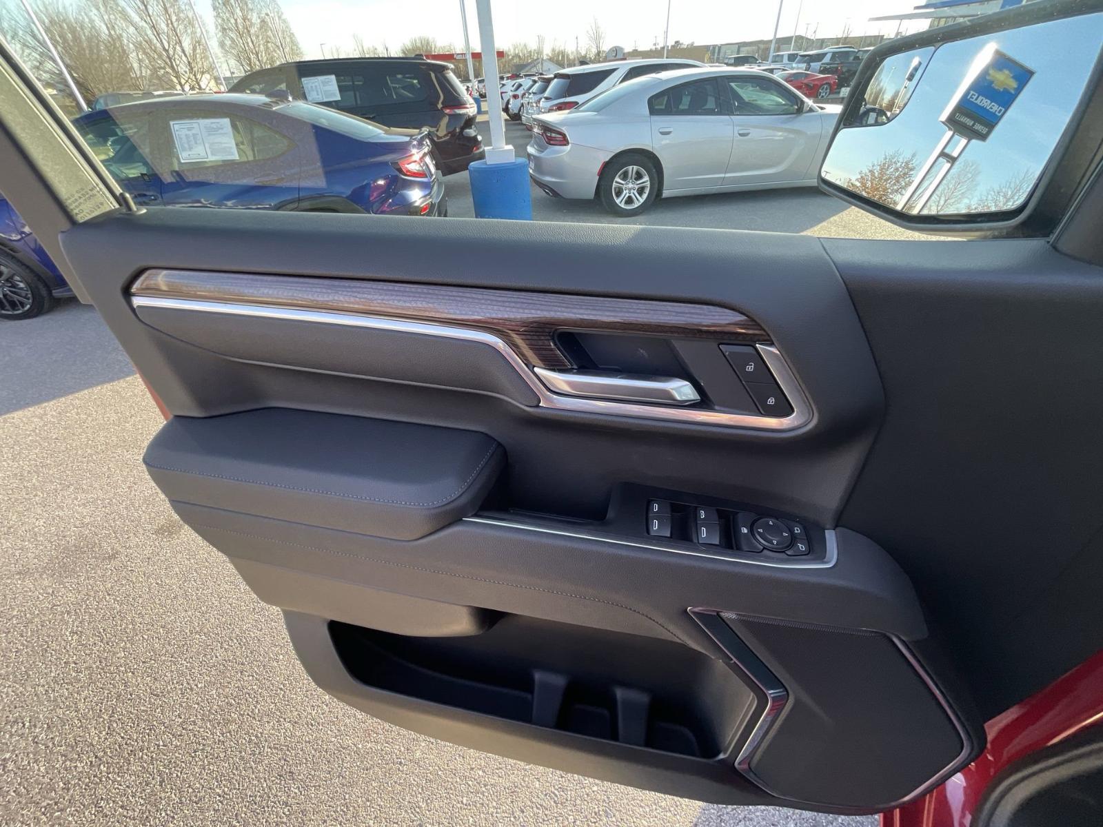 2025 Chevrolet Silverado 1500 Vehicle Photo in BENTONVILLE, AR 72712-4322