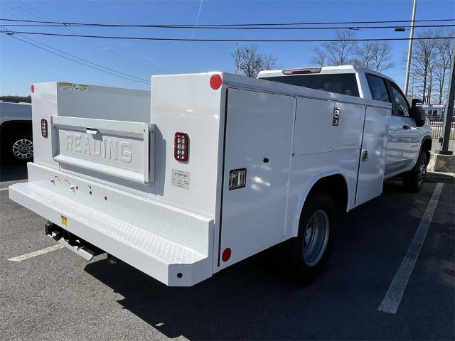 2024 Chevrolet Silverado 3500 HD Chassis Cab Vehicle Photo in ALCOA, TN 37701-3235