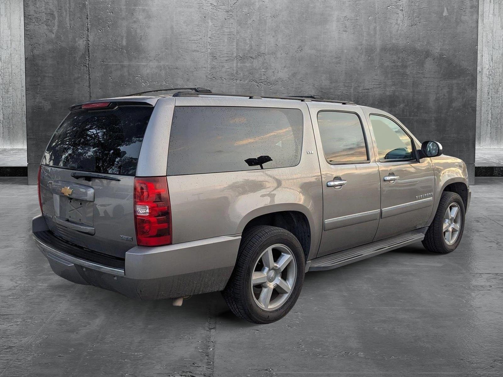 2012 Chevrolet Suburban Vehicle Photo in PEMBROKE PINES, FL 33024-6534