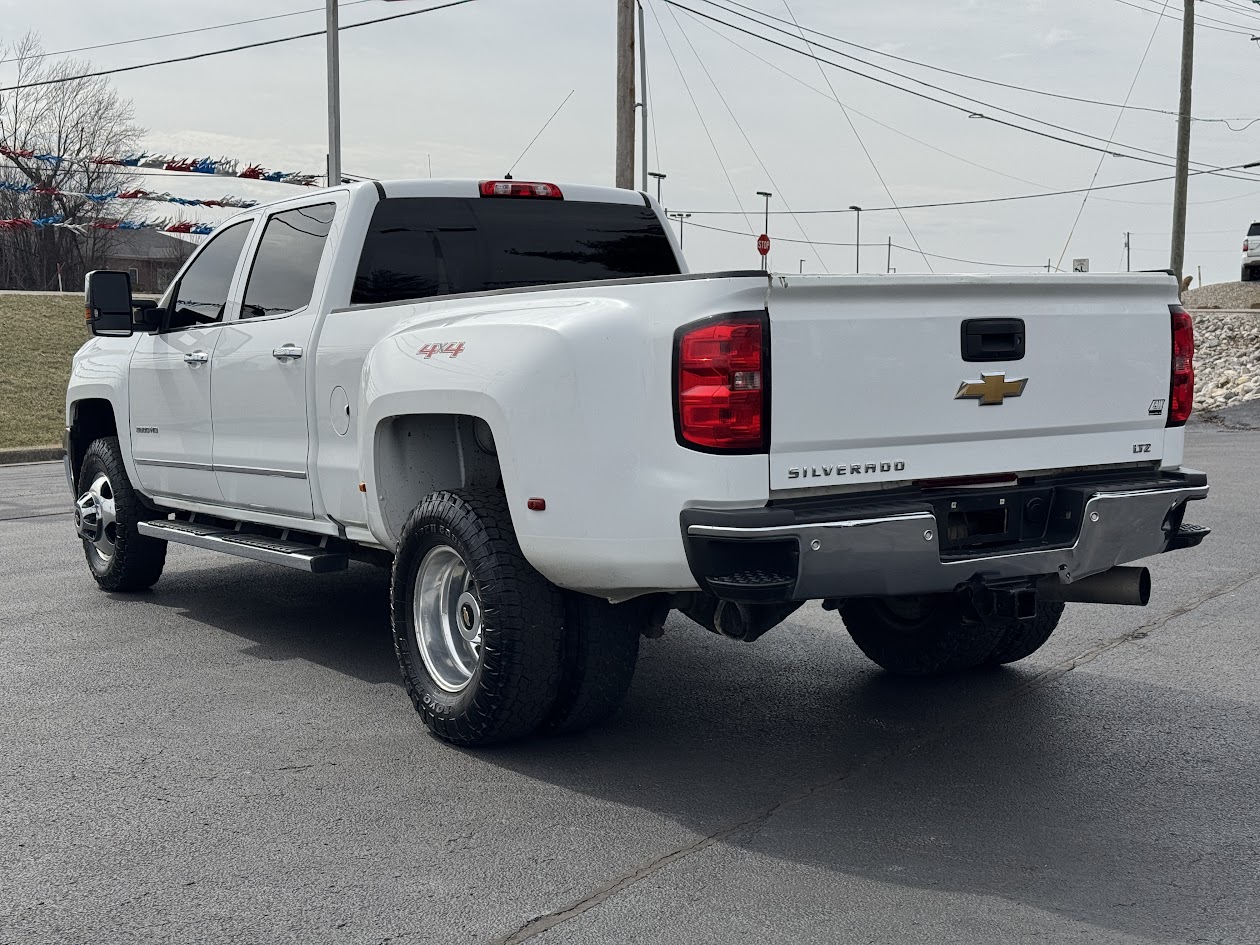 2016 Chevrolet Silverado 3500HD Vehicle Photo in BOONVILLE, IN 47601-9633