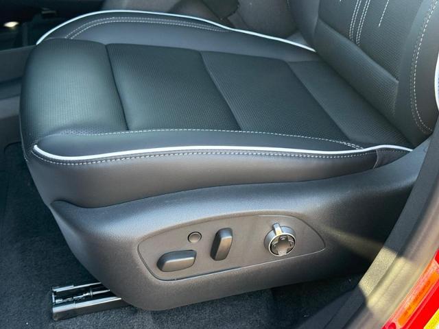 2025 Buick Enclave Vehicle Photo in COLUMBIA, MO 65203-3903