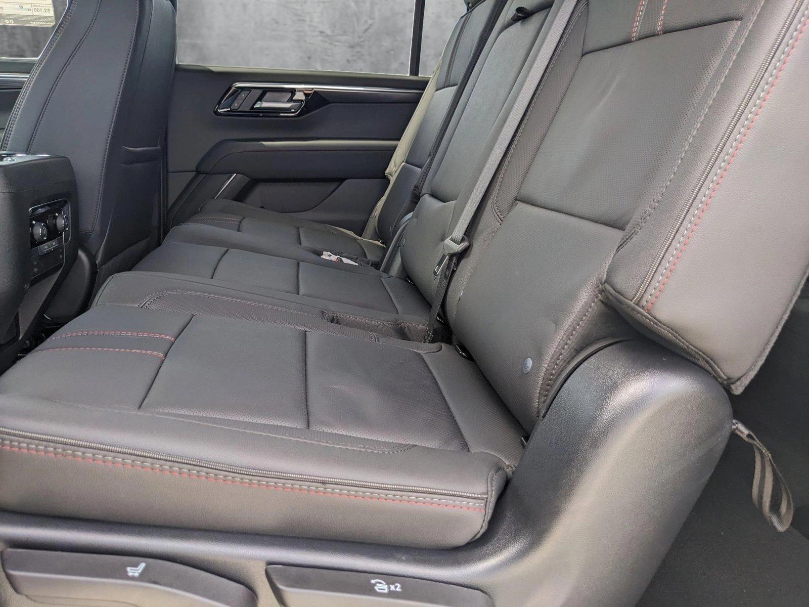 2025 Chevrolet Suburban Vehicle Photo in MIAMI, FL 33172-3015
