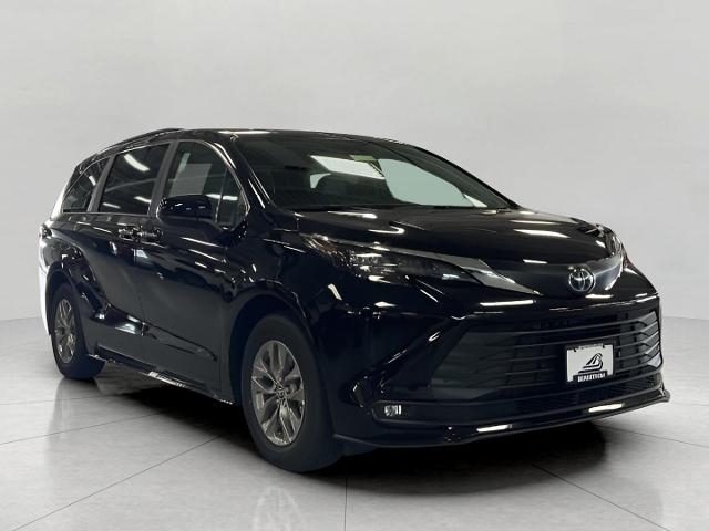 2025 Toyota Sienna Vehicle Photo in Oshkosh, WI 54904