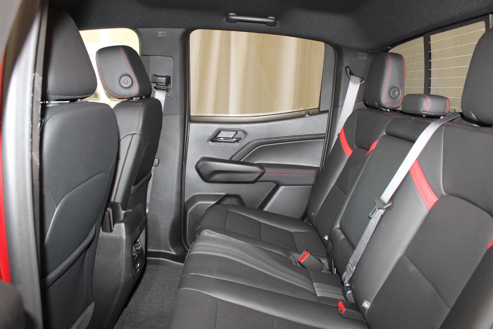 2025 Chevrolet Colorado Vehicle Photo in NORTHAMPTON, MA 01060-1120