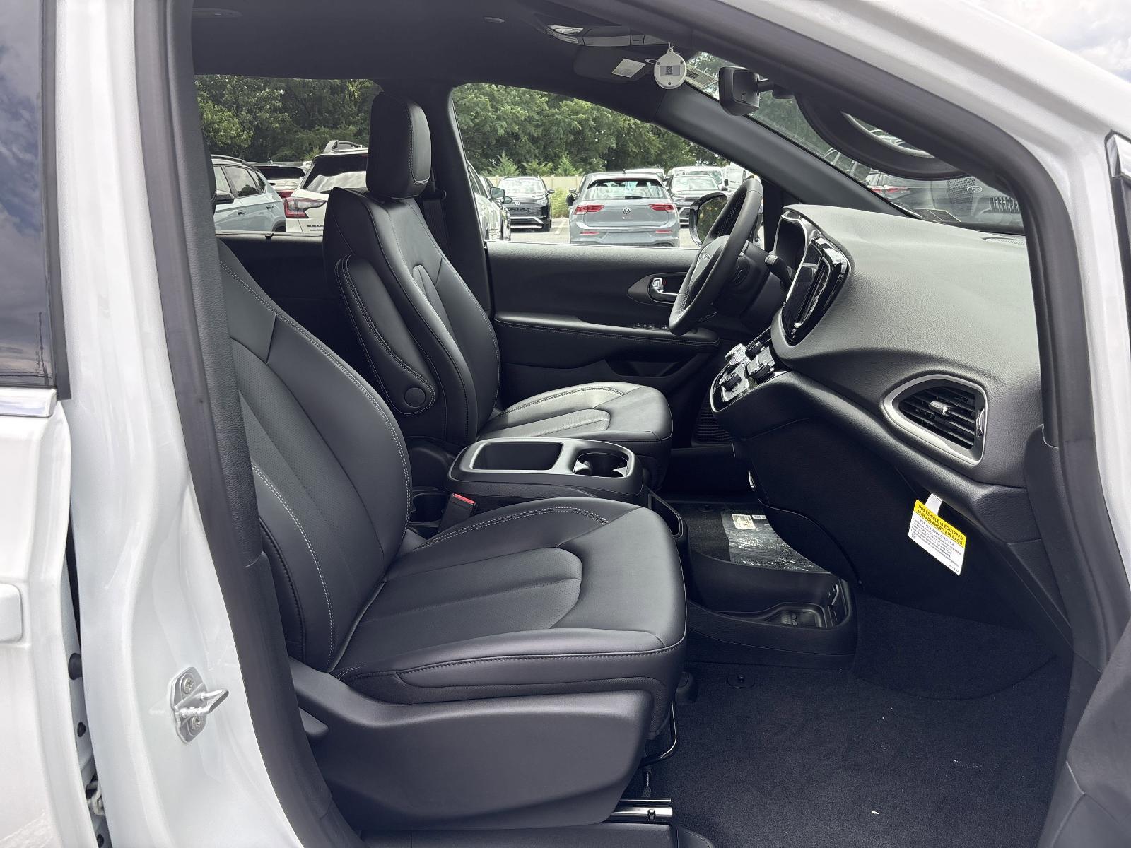 2025 Chrysler Voyager Vehicle Photo in Mechanicsburg, PA 17050-1707