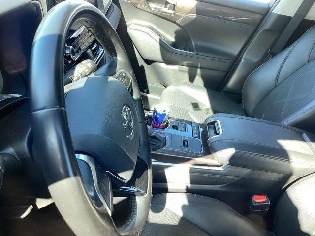 2021 Toyota Highlander Vehicle Photo in PUYALLUP, WA 98371-4149