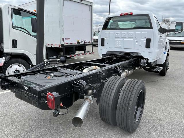 2024 Chevrolet Silverado 5500 HD Vehicle Photo in ALCOA, TN 37701-3235