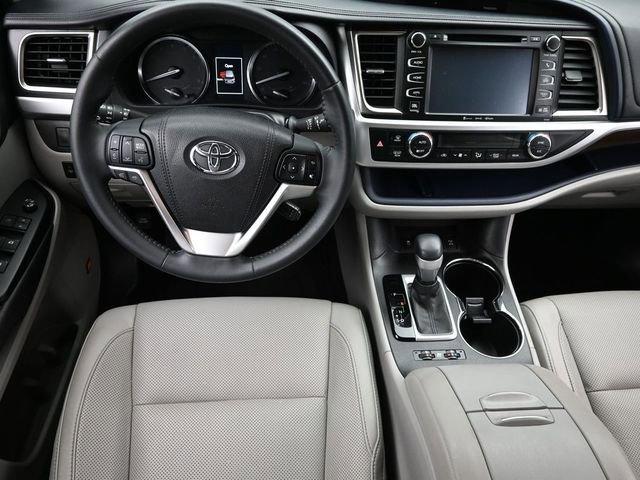 2016 Toyota Highlander Vehicle Photo in Marion, IA 52302