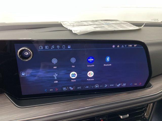 2025 Chevrolet Suburban Vehicle Photo in PHOENIX, AZ 85014-3381