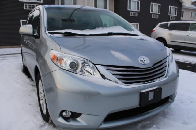 2017 Toyota Sienna Vehicle Photo in Green Bay, WI 54304