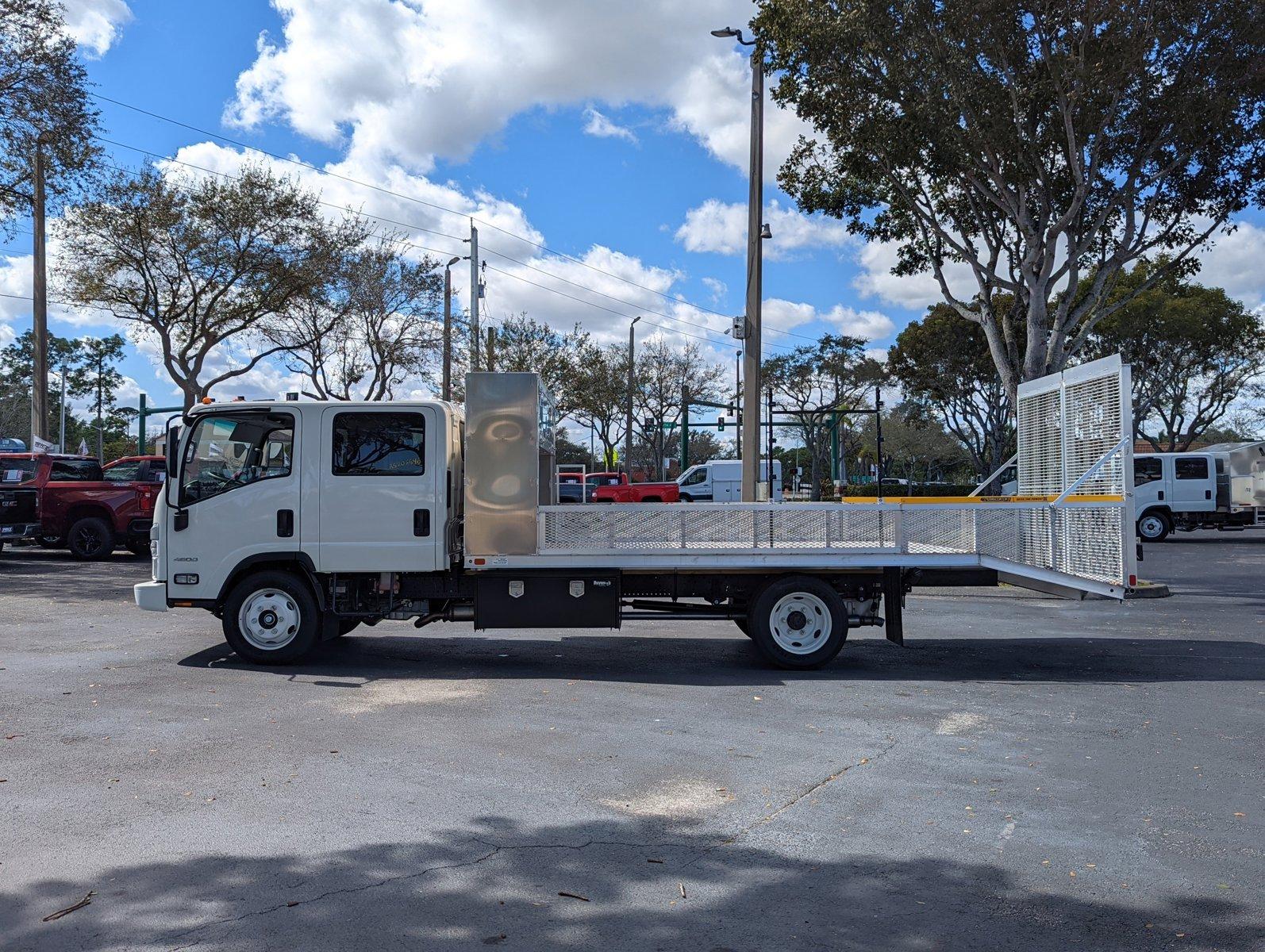 2024 Chevrolet Low Cab Forward 4500 Vehicle Photo in GREENACRES, FL 33463-3207