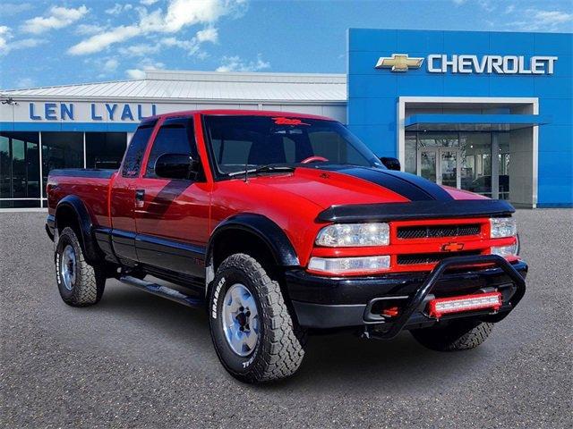 2002 Chevrolet S-10 Vehicle Photo in AURORA, CO 80011-6998