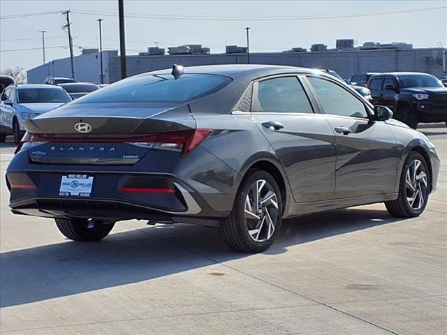 2025 Hyundai ELANTRA Vehicle Photo in Peoria, IL 61615