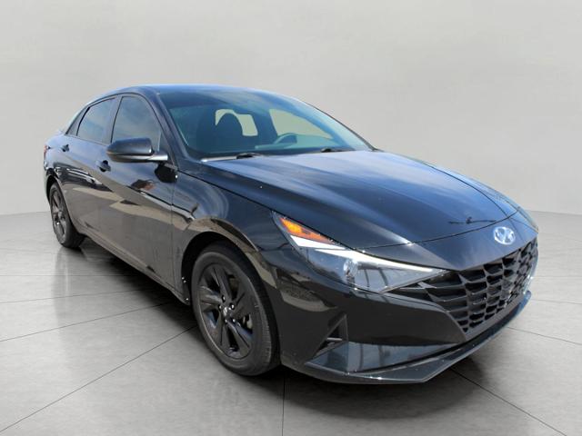 2022 Hyundai ELANTRA Vehicle Photo in Green Bay, WI 54304