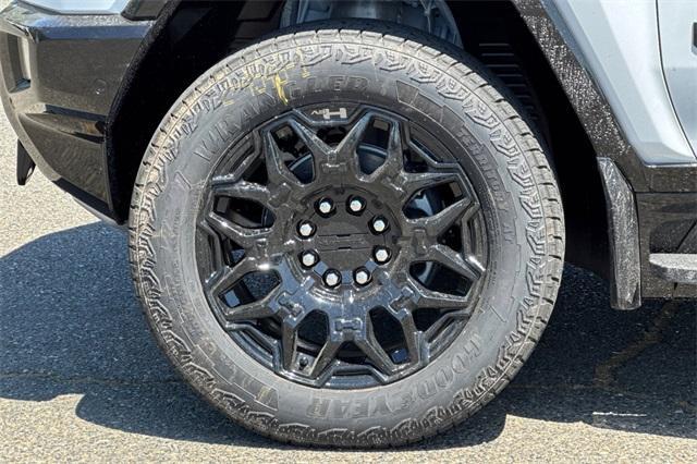 2025 GMC HUMMER EV SUV Vehicle Photo in ELK GROVE, CA 95757-8703
