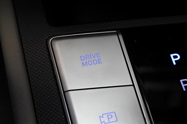 2022 Hyundai ELANTRA Vehicle Photo in Green Bay, WI 54304