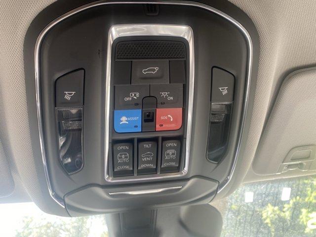 2023 Jeep Grand Cherokee L Vehicle Photo in Doylsetown, PA 18901