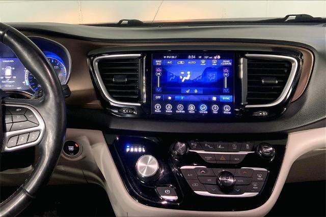 2017 Chrysler Pacifica Vehicle Photo in Lees Summit, MO 64086
