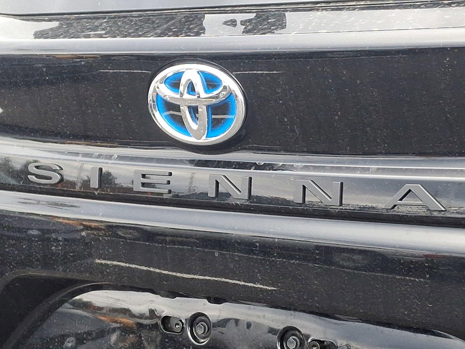 2025 Toyota Sienna Vehicle Photo in Harrisburg, PA 17111