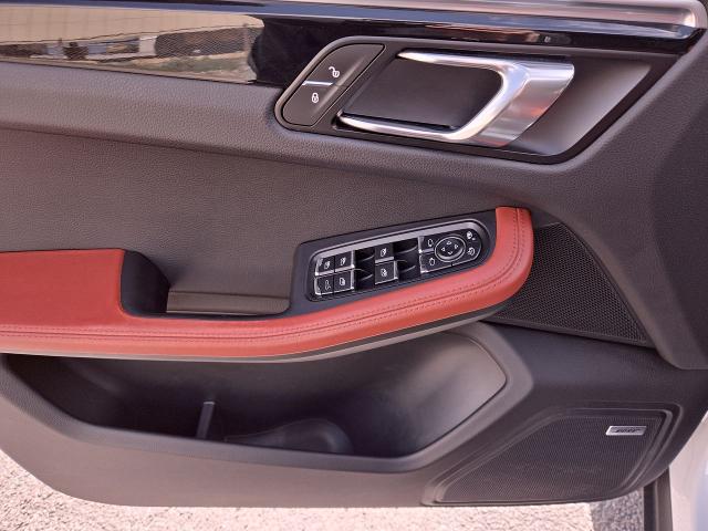 2018 Porsche Macan Vehicle Photo in NEDERLAND, TX 77627-8017