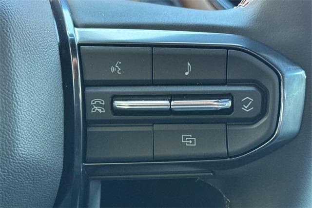 2025 GMC Canyon Vehicle Photo in ELK GROVE, CA 95757-8703