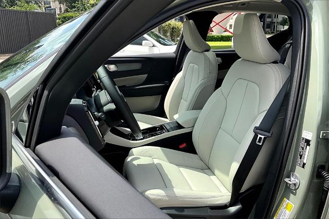 2025 Volvo XC40 Vehicle Photo in Houston, TX 77007