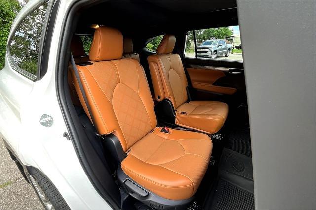 2022 Toyota Highlander Vehicle Photo in Tulsa, OK 74145