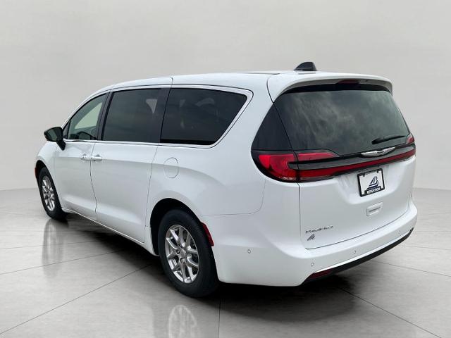2025 Chrysler Pacifica Vehicle Photo in Kaukauna, WI 54130