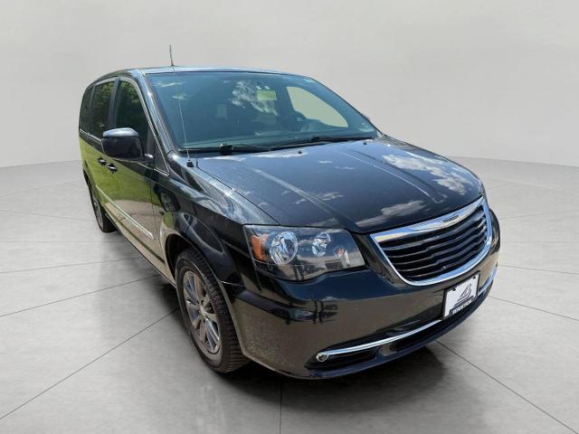 2016 Chrysler Town & Country Vehicle Photo in Kaukauna, WI 54130