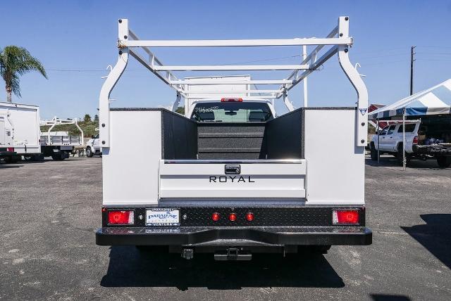 2023 Chevrolet Silverado Chassis Cab Vehicle Photo in VENTURA, CA 93003-8585