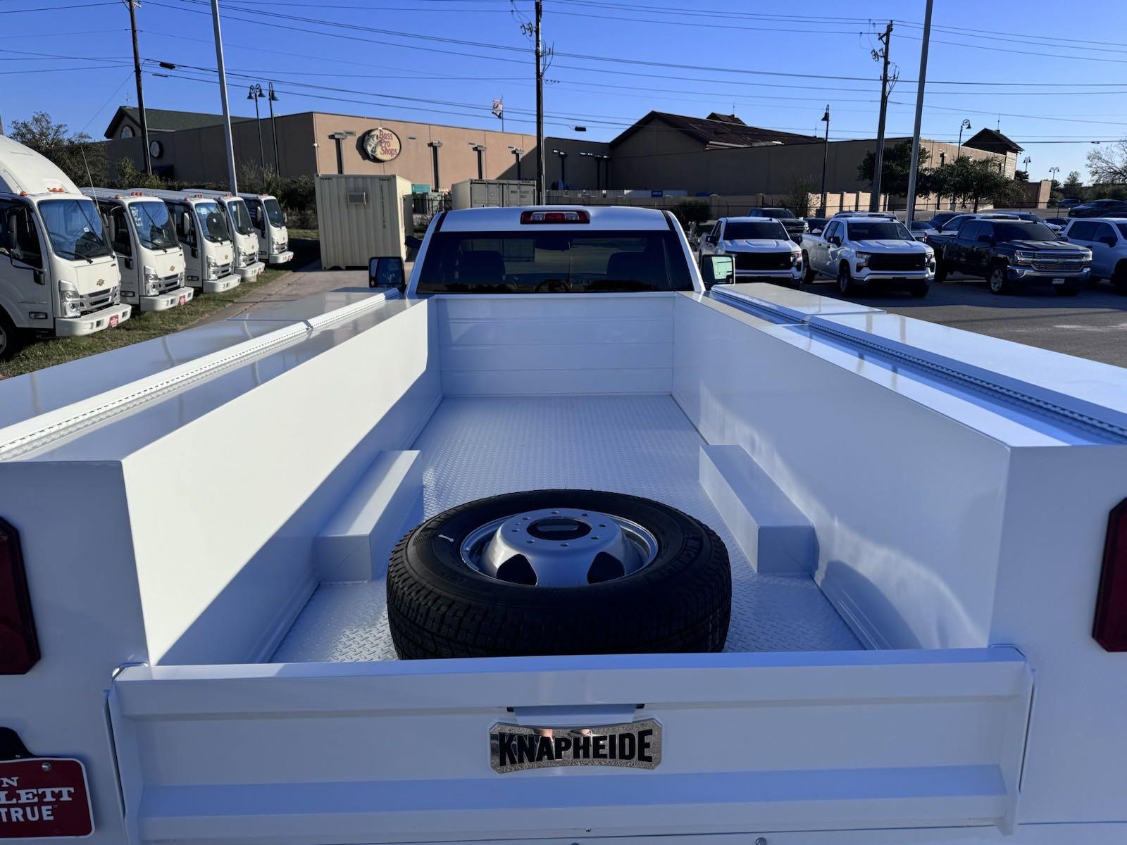 2025 Chevrolet Silverado 3500 HD Chassis Cab Vehicle Photo in GEORGETOWN, TX 78626-7508